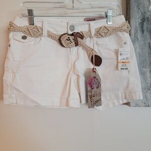 NWT Wild Fable White Shorts With Belt. Size 7